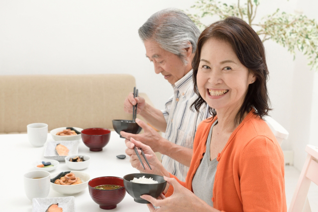 高齢者の食事時の注意点｜適切な食事・介助で楽しい食事を実現