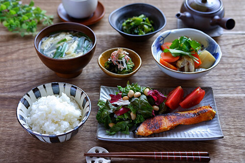 高血圧予防に役立つ食べ物とは？食事のポイント・レシピを紹介