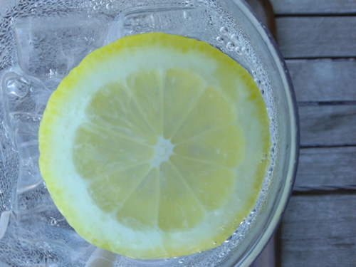 レモン水が身体にいいとされる理由　腎臓結石の予防にも効果アリ？！